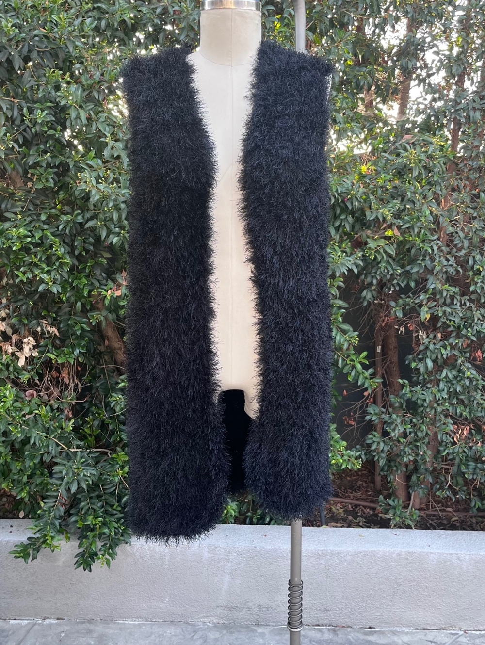NWT Relativity Black Shaggy Faux Fur Sleeveless Vest Size L Boho Y2K Glam Retro